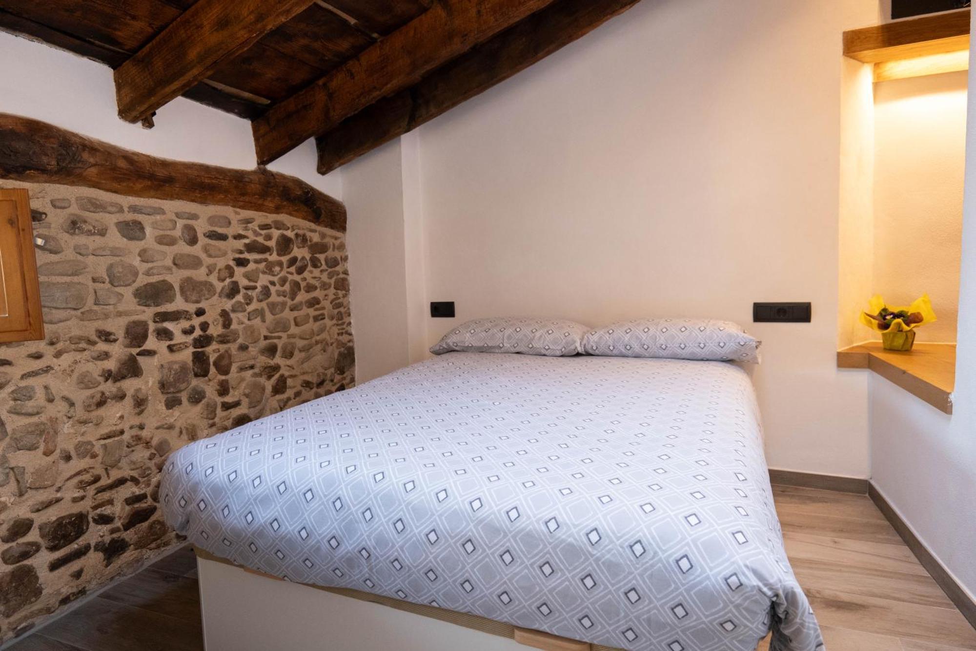 Niu De Queralt Apartment Вик Екстериор снимка